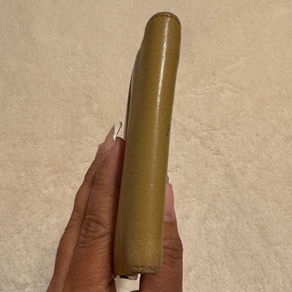 Gucci Tan Leather Wallet with Silver Clasp - Picture 16 of 16